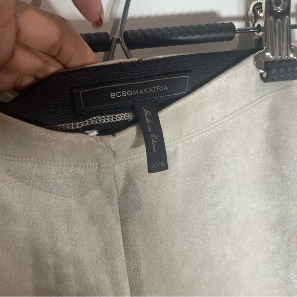 BCBGMaxAzria Women's Taupe Skinny Pants - Picture 2 of 3